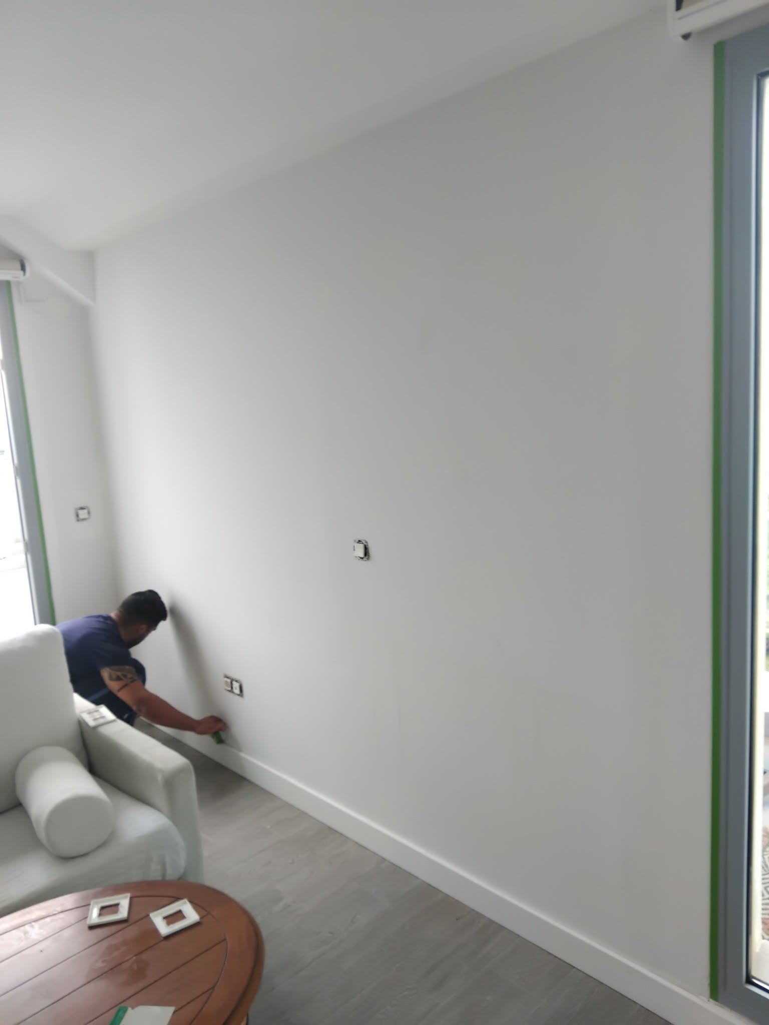 Trabajo de obra en pared interior
